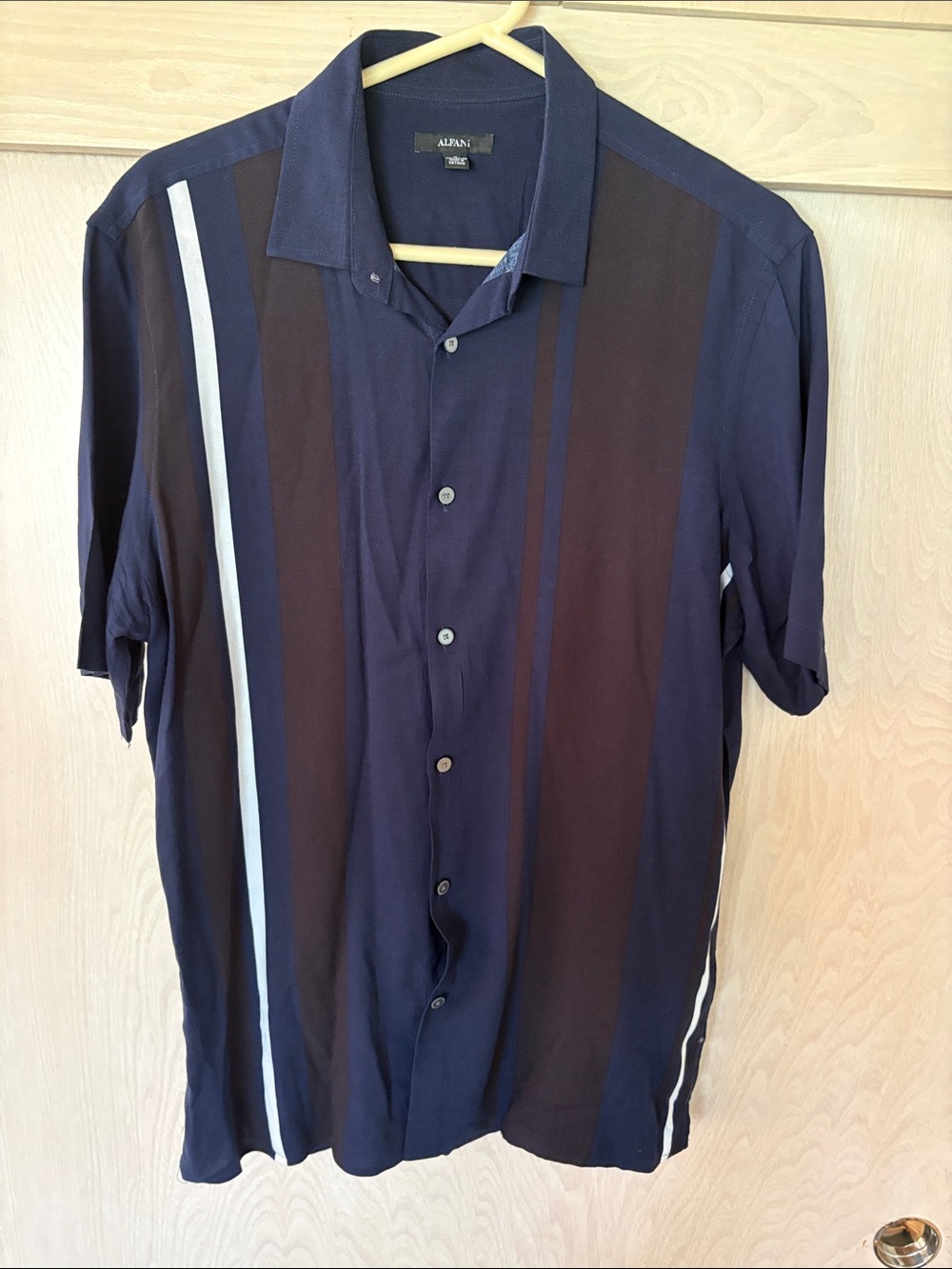Alfani size M Navy Blue Short-Sleeve Button-Down with Vertical Stripes. Rayon.